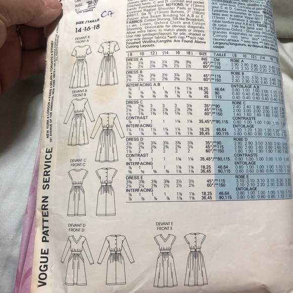 Vintage Vogue basic designs pattern 1569- 14.16.18- dress pattern -cut all there - Picture 7 of 9